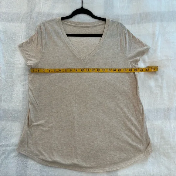 Mossimo Supply Co. Beige V-Neck Short Sleeve Top, XXL - Picture 5 of 6